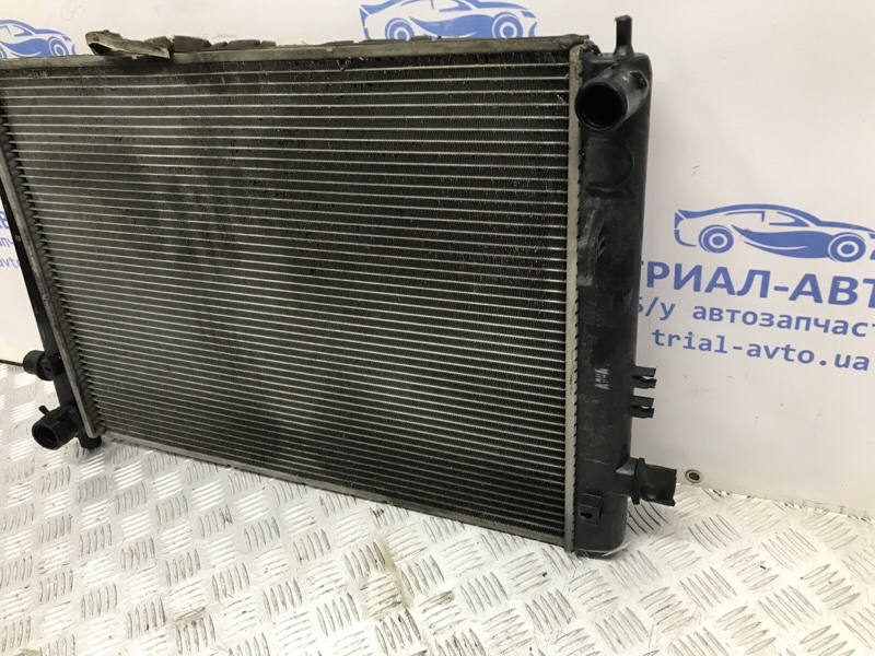 Радиатор основной Hyundai Tucson JM 2.0 diesel D4EA Радиатор основной Hyundai Tucson JM 2.0 diesel D4EA