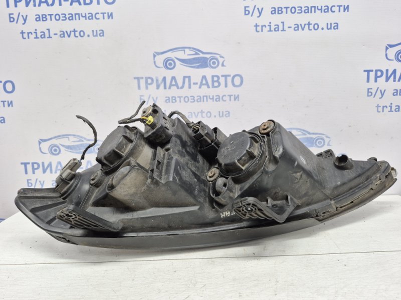 Фара правая галоген Kyron 2005-2016 DJ 2.0 diesel D20Dt