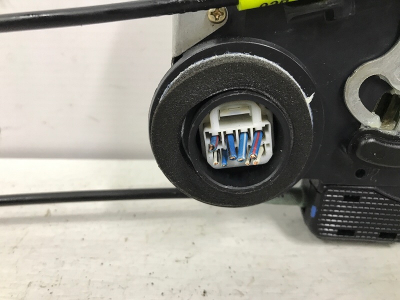 Замок двери задний правый Camry 2001-2006 XV30 2.4 Бензин 2AZFE Замок двери задний правый Camry 2001-2006 XV30 2.4 Бензин 2AZFE