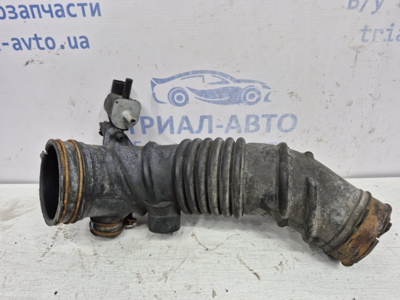 Патрубок воздушного фильтра Toyota RAV 4 A30 2.0 бензин 1AZFE