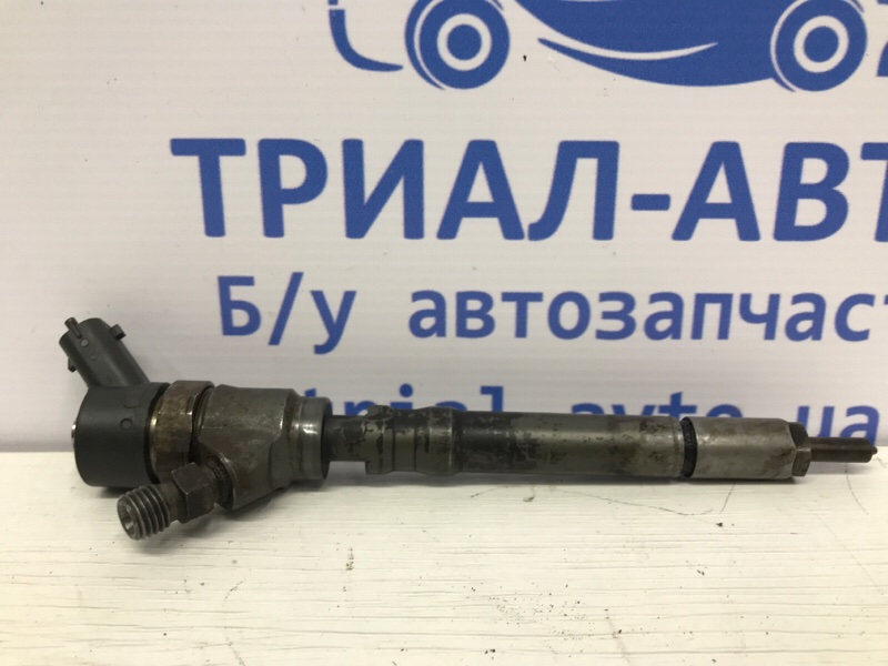 Запчасть форсунка топливная Hyundai Tucson 2004-2009 JM 2.0 diesel D4EA 3380027900 Б/У Форсунка топливная Hyundai Tucson 2004-2009 JM 2.0 diesel D4EA 3380027900 Б/У