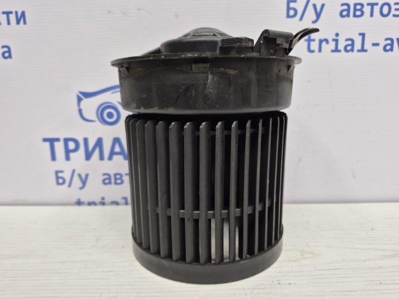 Запчасть моторчик печки Nissan Qashqai 2013-2022 J11 1.5 Diesel K9K 272264EM0A Б/У Моторчик печки Nissan Qashqai 2013-2022 J11 1.5 Diesel K9K 272264EM0A Б/У