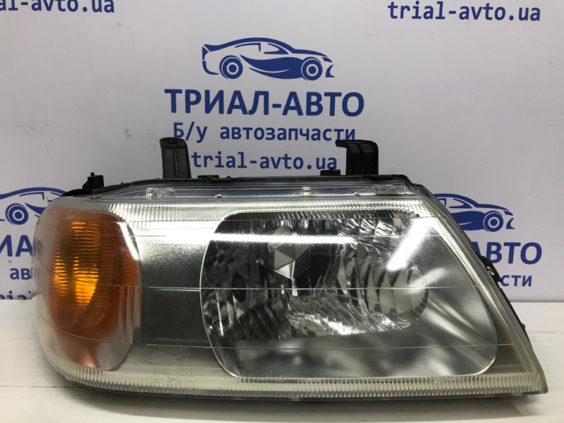 Фара правая галоген Mitsubishi Pajero Sport 1996-2008 K9 2.5 Diesel 4D56 МКПП 8301A366 Б/У