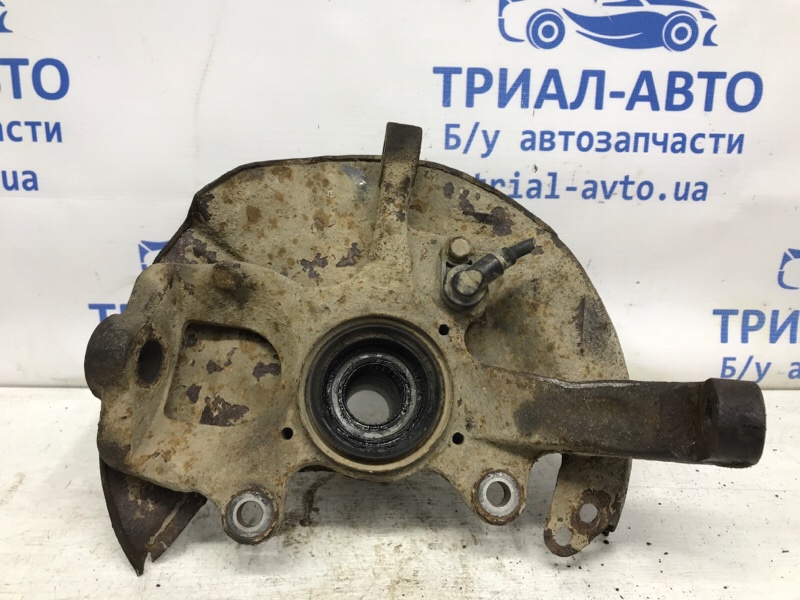Кулак поворотный правый без ступицы Mitsubishi Pajero Sport 1996-2008 K9 2.5 Diesel 4D56 МКПП MR113895 Б/У