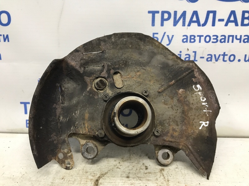 Кулак поворотный правый без ступицы Pajero Sport 1996-2008 K9 2.5 Diesel 4D56 МКПП