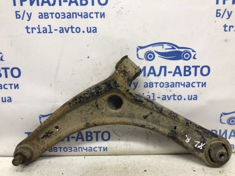 Рычаг правый Mitsubishi Outlander 2007-2012 XL 2.2 diesel 4N14 4013A010 Б/У
