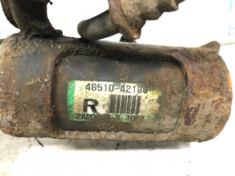 Амортизатор передний правый RAV 4 2005-2012 A30 2.0 бензин 1AZFE