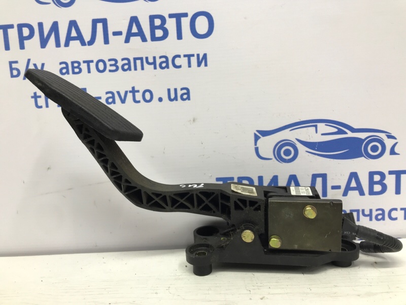 Педаль газа Hyundai Tucson 2004-2009 JM 2.0 diesel D4EA 327262E930 Б/У