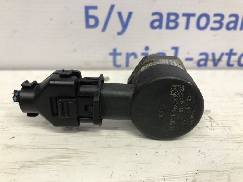 Датчик давления топлива в рейке Kia Sorento BL 2.5 diesel D4CB МКПП Датчик давления топлива в рейке Kia Sorento BL 2.5 diesel D4CB МКПП