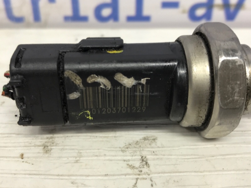 Датчик давления топлива в рейке Renault Megane III 1.5 Diesel K9K Датчик давления топлива в рейке Renault Megane III 1.5 Diesel K9K