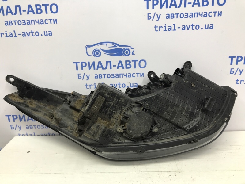 Фара левая галоген I30 2011-2017 GD 1.6 diesel D4FB