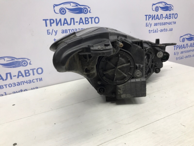 Фара левая галоген I30 2011-2017 GD 1.6 diesel D4FB