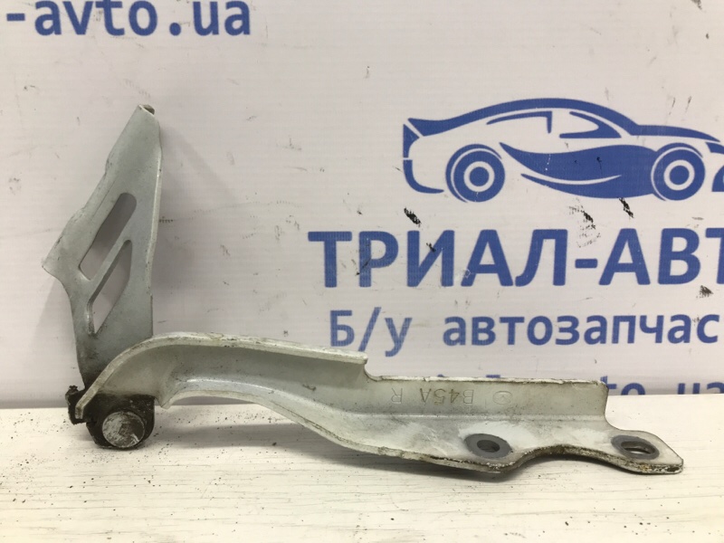 Петля капота правая Mazda 3 2013-2019 BM 2.2 diesel B45A-52-410A Б/У
