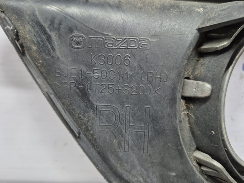 Решетка противотуманки правая Mazda 3 BM 2.2 diesel