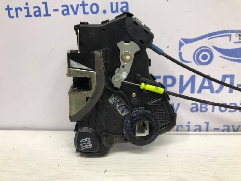 Замок двери передний правый Toyota Avensis T25 1.8 бензин 1ZZFE