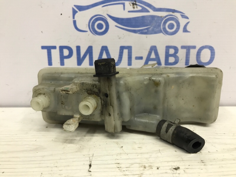 Бачок главного тормозного цилиндра Toyota Avensis T25 1.8 бензин 1ZZFE