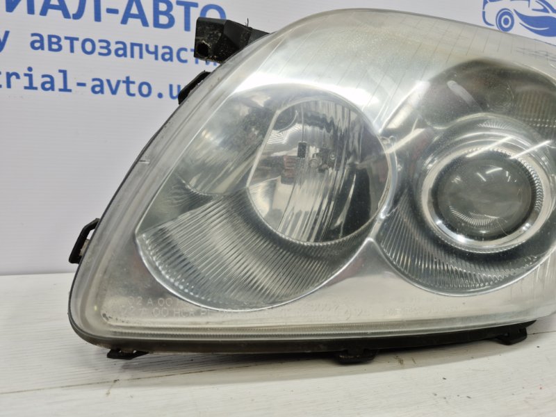 Фара левая галоген Avensis 2003-2009 T25 1.8 бензин 1ZZFE