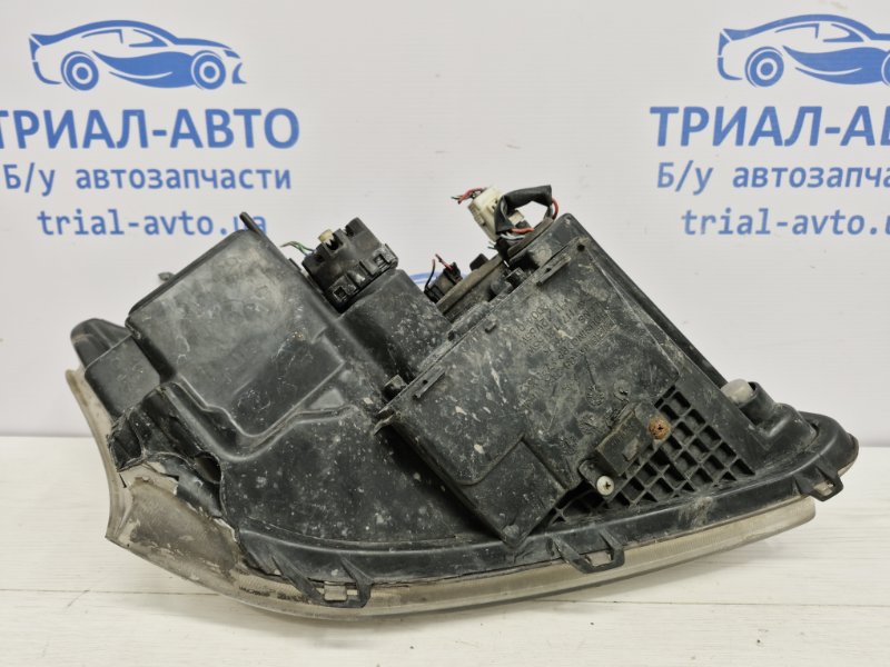 Фара левая галоген Avensis 2003-2009 T25 1.8 бензин 1ZZFE