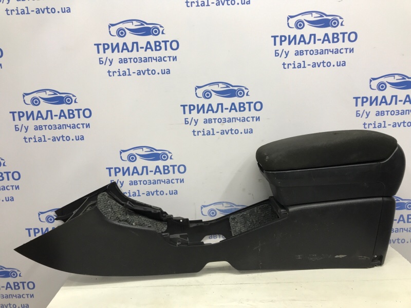 Подлокотник Toyota Avensis 2003-2009 T25 1.8 бензин 1ZZFE 5891105070 Б/У