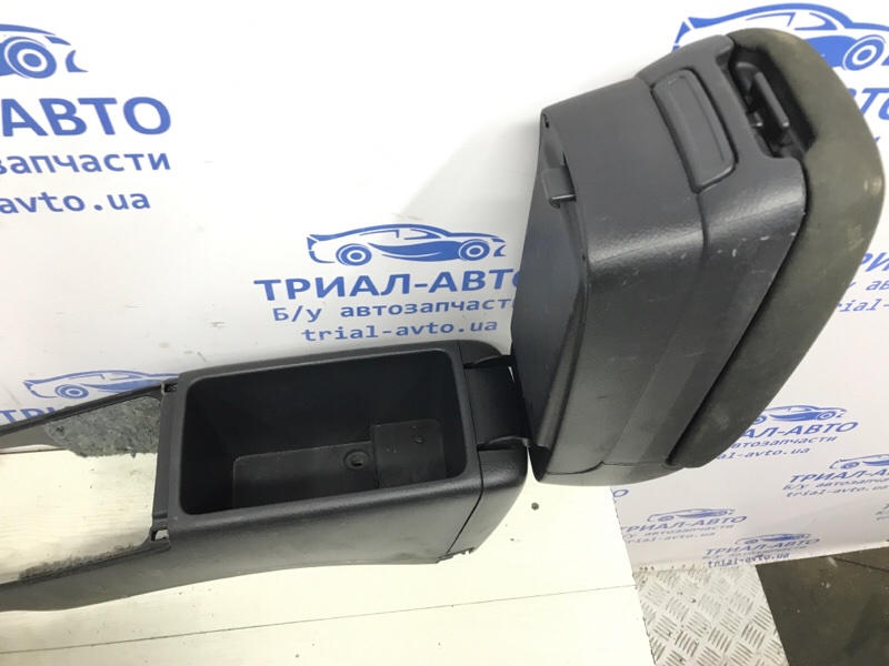 Подлокотник Avensis 2003-2009 T25 1.8 бензин 1ZZFE