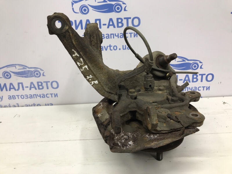 Цапфа задняя правая со ступицей Toyota Avensis T25 1.8 бензин 1ZZFE