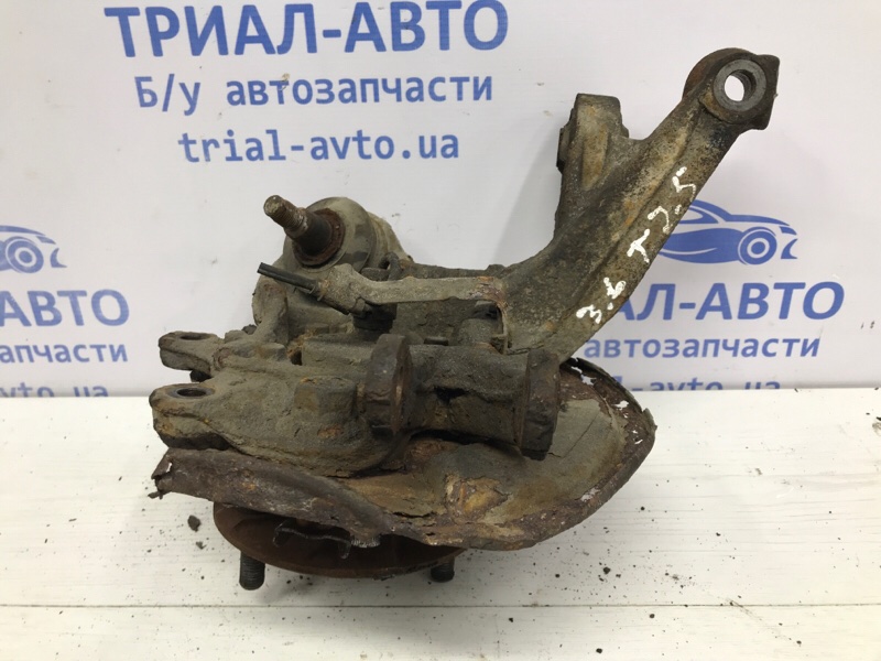 Цапфа задняя левая со ступицей Toyota Avensis T25 1.8 бензин 1ZZFE
