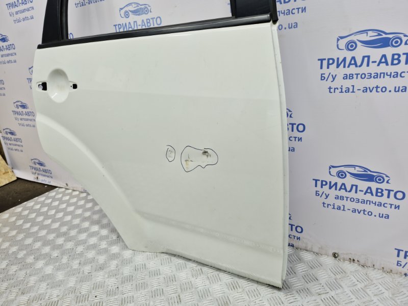 Дверь задняя правая Mitsubishi Outlander XL 2.2 diesel 4N14
