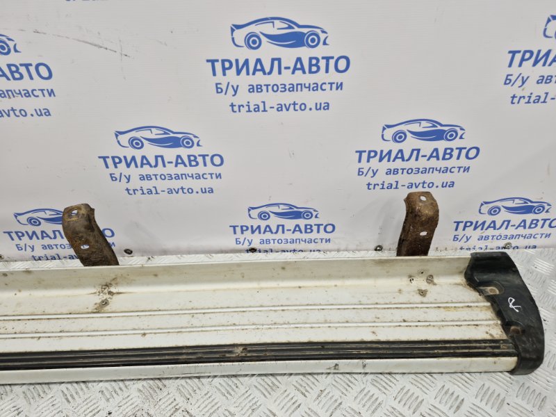 Подножка правая Mitsubishi L200 KB 2.5 дизель 4D56U