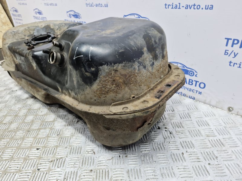 Бак топливный металлический Mitsubishi L200 KB 2.5 дизель 4D56U Бак топливный металлический Mitsubishi L200 KB 2.5 дизель 4D56U