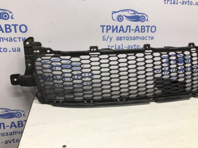 Решетка бампера центральная Outlander 2007-2012 XL 2.2 diesel 4N14