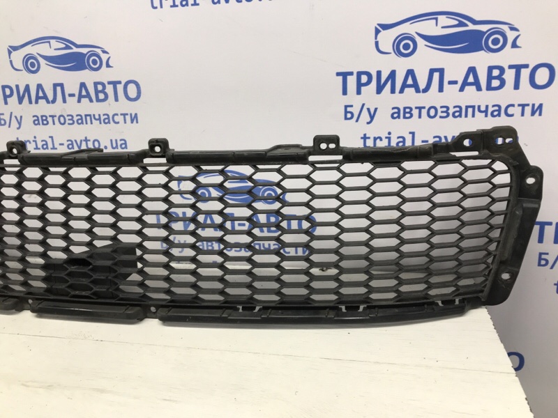 Решетка бампера центральная Mitsubishi Outlander XL 2.2 diesel 4N14