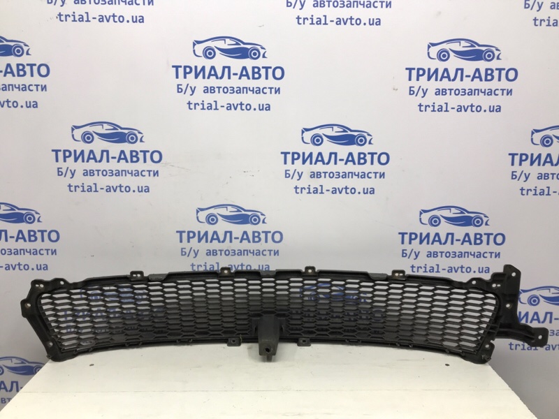 Решетка бампера центральная Outlander 2007-2012 XL 2.2 diesel 4N14