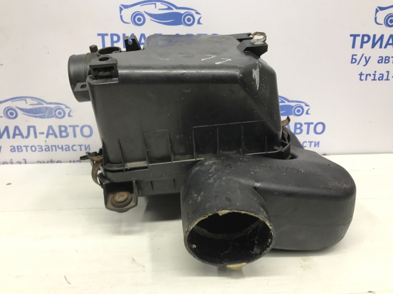 Корпус воздушного фильтра Mitsubishi L200 KB 2.5 дизель 4D56U