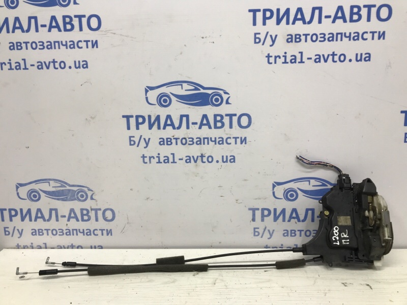 Замок двери передний правый Mitsubishi L200 2006-2015 KB 2.5 дизель 4D56U 5715A182 Б/У
