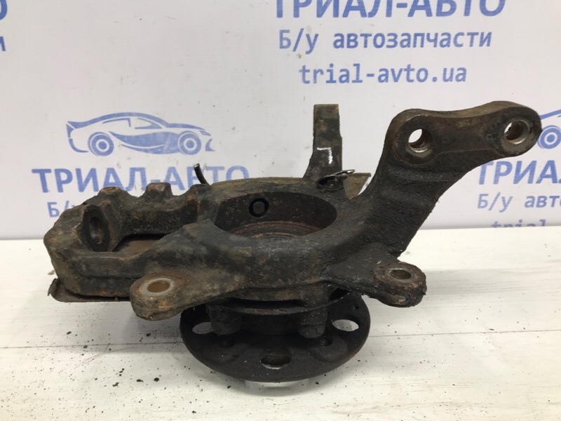 Кулак поворотный левый со ступицей Korando 2010-2019 C200 2.0 diesel D20DTF