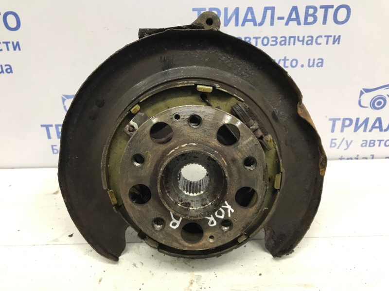 Цапфа задняя правая со ступицей Korando 2010-2019 C200 2.0 diesel D20DTF