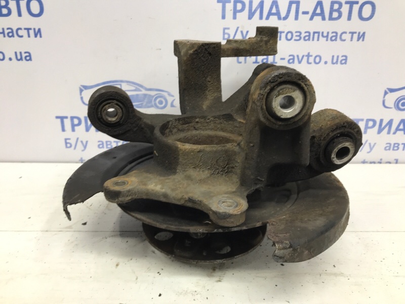 Цапфа задняя левая со ступицей Korando 2010-2019 C200 2.0 diesel D20DTF