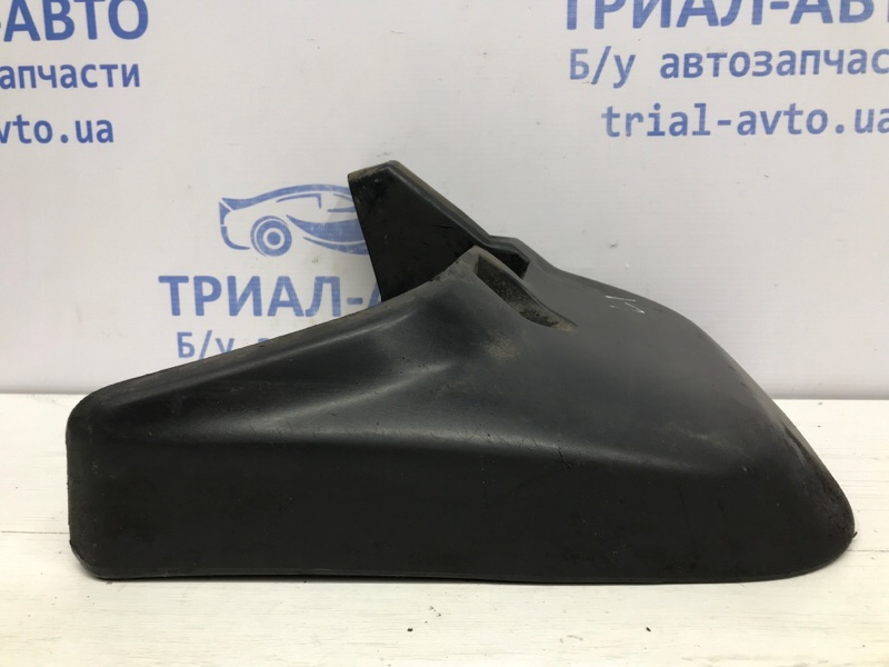 Брызговик передний левый L200 2006-2015 KB 2.5 дизель 4D56U