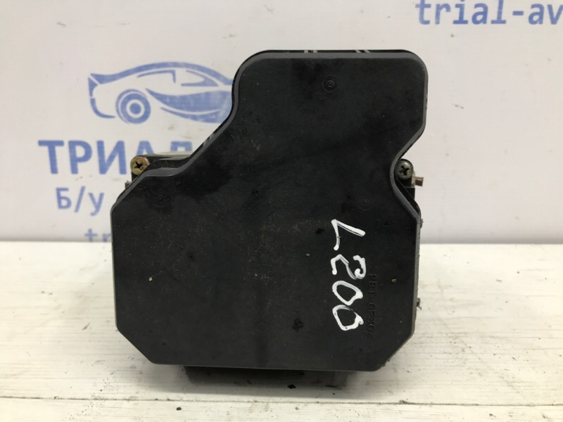 Блок abs Mitsubishi L200 KB 2.5 дизель 4D56U