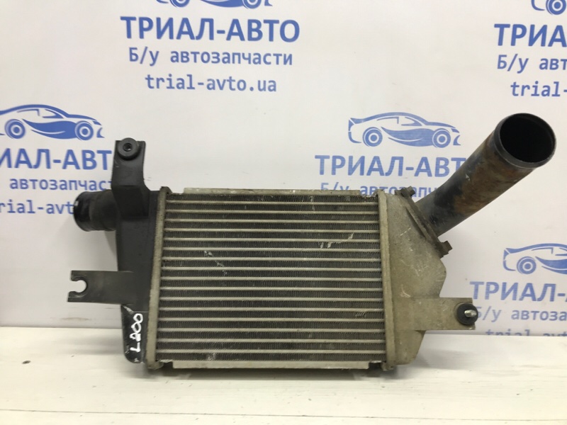 Запчасть радиатор интеркуллера Mitsubishi L200 2006-2015 KB 2.5 дизель 4D56U MN135001 Б/У Радиатор интеркуллера Mitsubishi L200 2006-2015 KB 2.5 дизель 4D56U MN135001 Б/У
