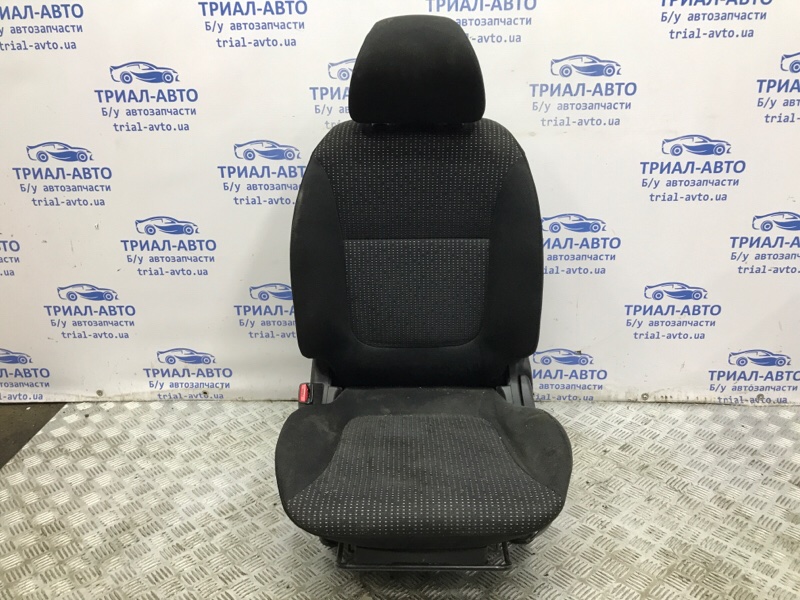 Сиденье переднее левое Mitsubishi L200 2006-2015 KB 2.5 дизель 4D56U Б/У