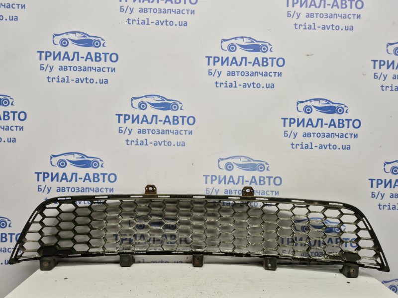 Решетка бампера центральная L200 2006-2015 KB 2.5 дизель 4D56U