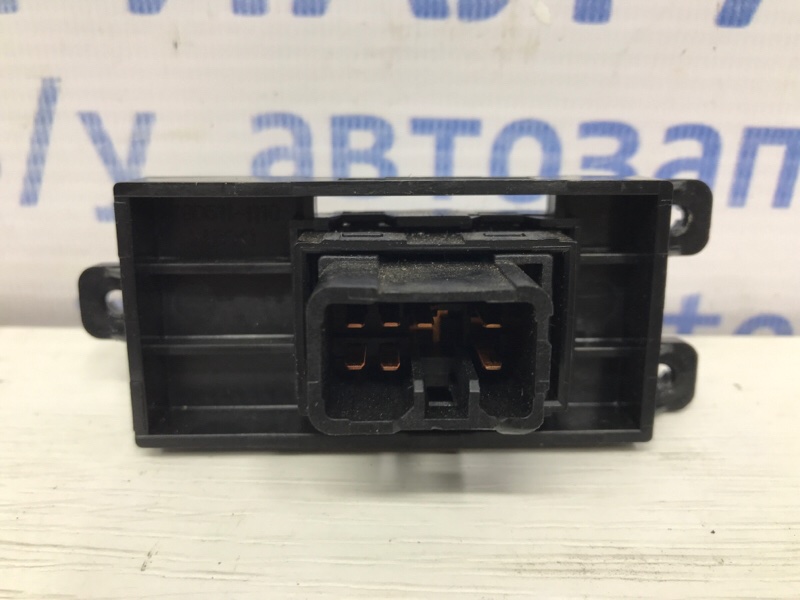 Кнопка стеклоподъемника Hyundai I30 GD 1.6 diesel D4FB Кнопка стеклоподъемника Hyundai I30 GD 1.6 diesel D4FB