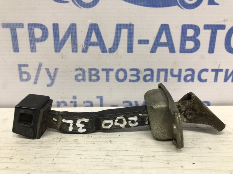 Ограничитель двери задний левый Mitsubishi L200 2006-2015 KB 2.5 дизель 4D56U MR959623 Б/У