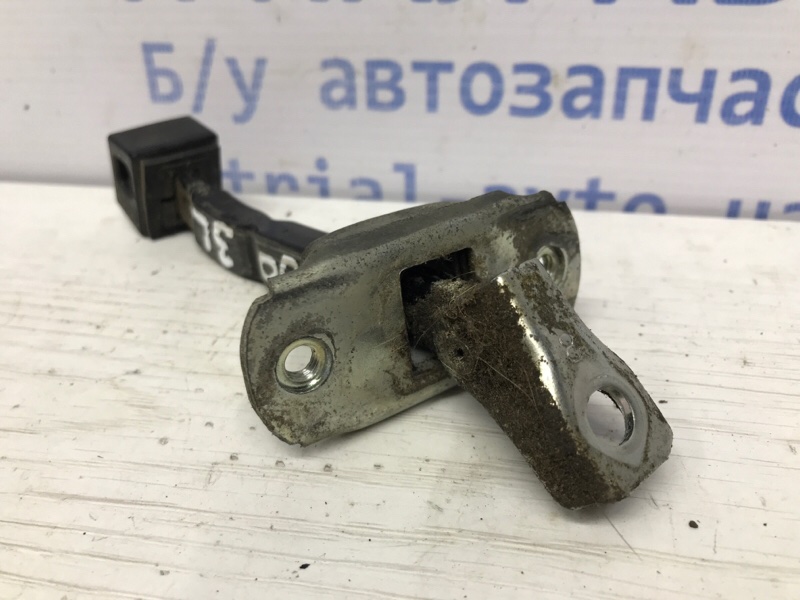 Ограничитель двери задний левый L200 2006-2015 KB 2.5 дизель 4D56U