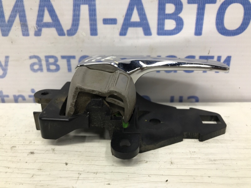 Ручка двери внутренняя правая L200 2006-2015 KB 2.5 дизель 4D56U