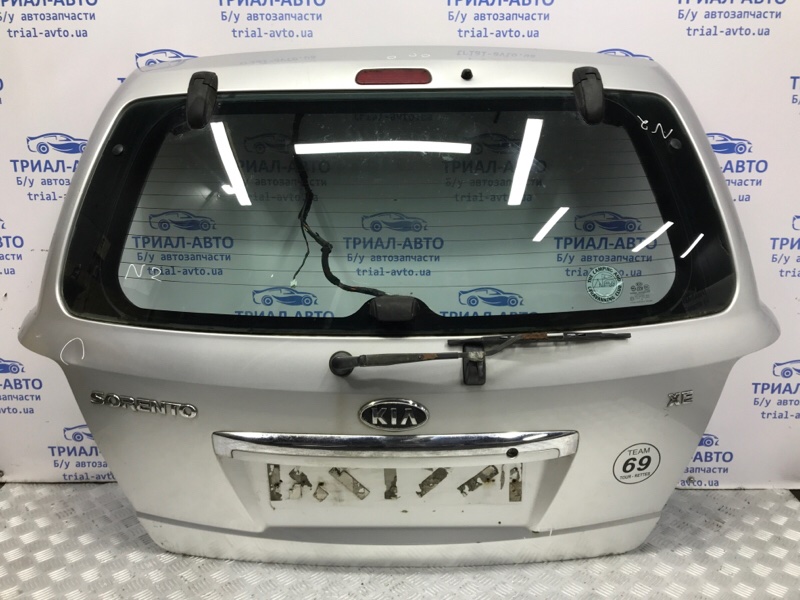 Запчасть крышка багажника Kia Sorento 2002-2011 BL 2.5 diesel D4CB 737003E102 Б/У Крышка багажника Kia Sorento 2002-2011 BL 2.5 diesel D4CB 737003E102 Б/У
