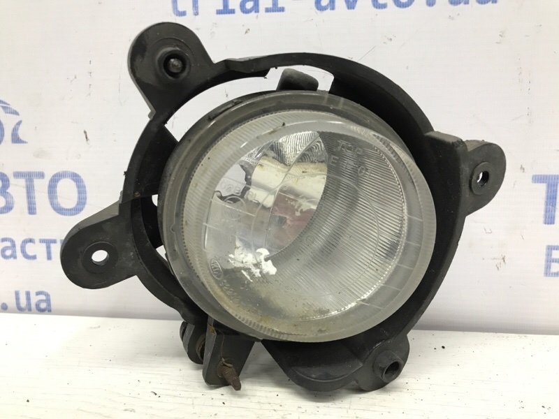 Запчасть фара противотуманная правая Kia Sorento 2002-2011 BL 2.5 diesel D4CB 922023E500 Б/У Фара противотуманная правая Kia Sorento 2002-2011 BL 2.5 diesel D4CB 922023E500 Б/У