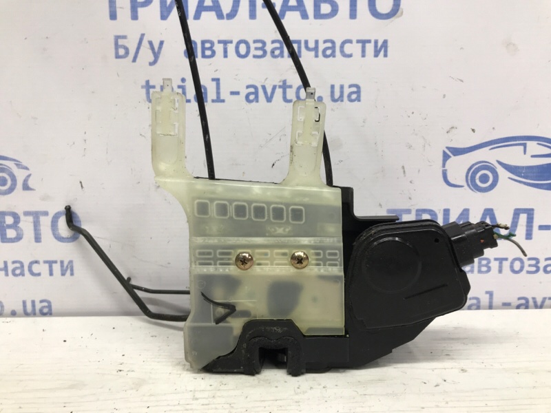 Замок двери передний левый Hyundai Tucson JM 2.0 diesel D4EA Замок двери передний левый Hyundai Tucson JM 2.0 diesel D4EA