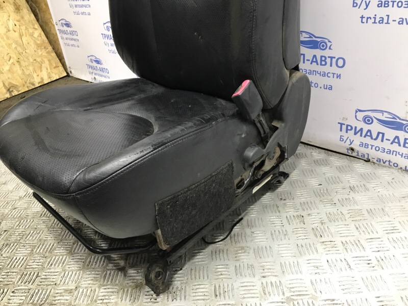 Сиденье переднее правое RAV 4 2005-2012 A30 2.0 бензин 1AZFE